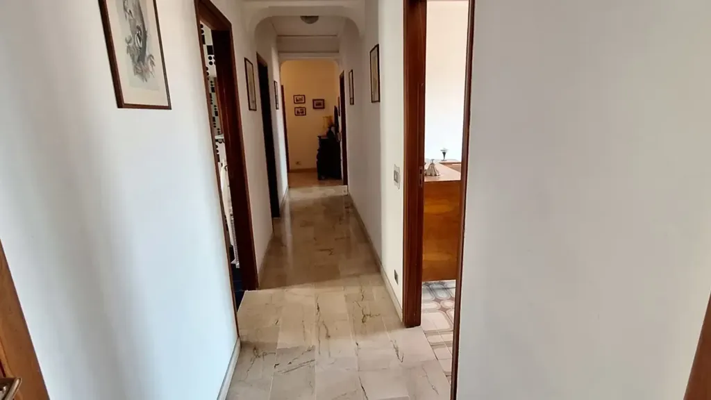 Entrée - Spacious Apartment with Balcony in Messina