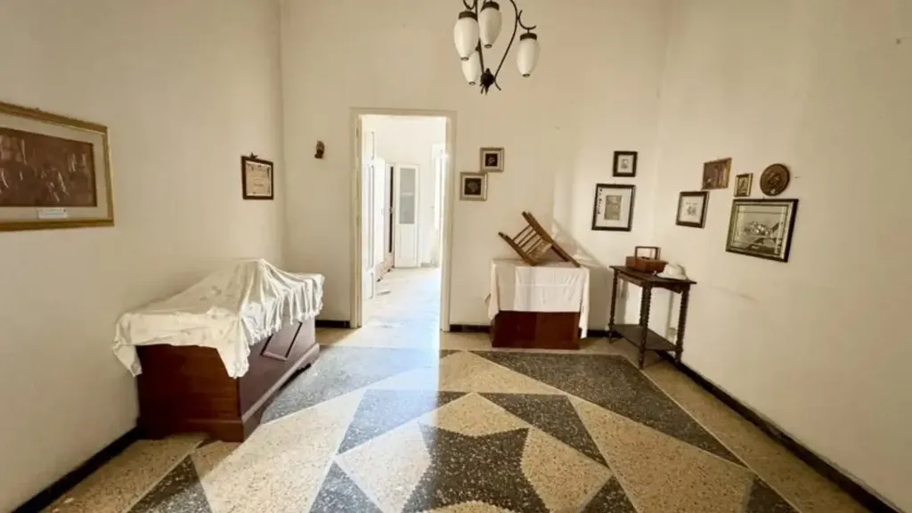 Entrée - Independent House for Renovation in Ugento Centre