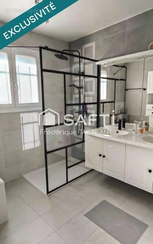 Bathrooms - Traditional House with Garden in Vence