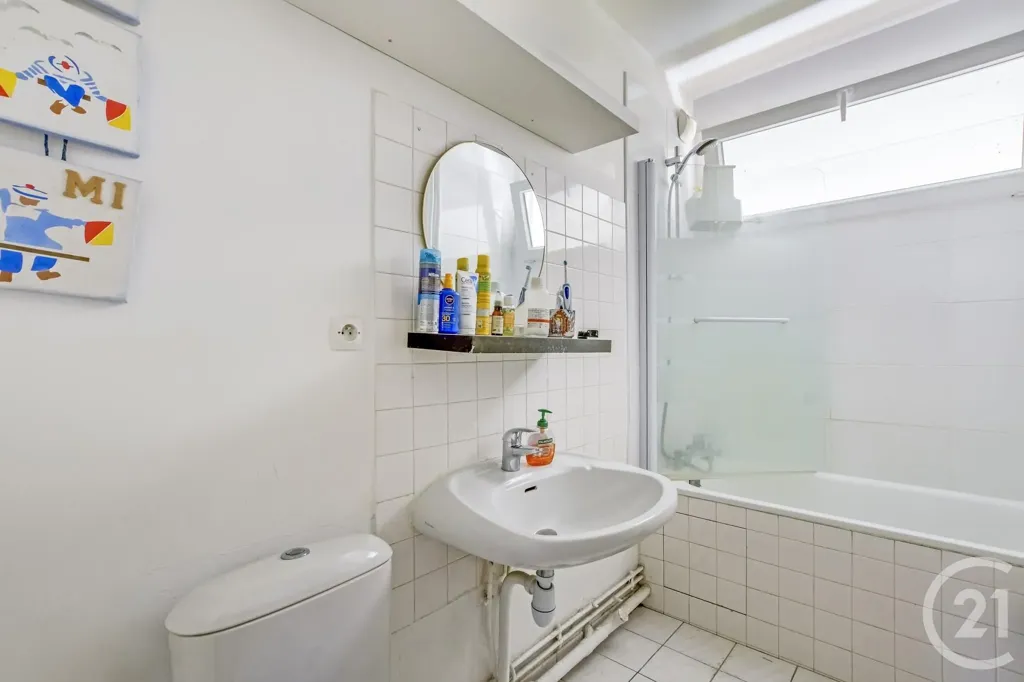 Salles de bain - Studio au Calme avec Double Exposition à Paris 20e