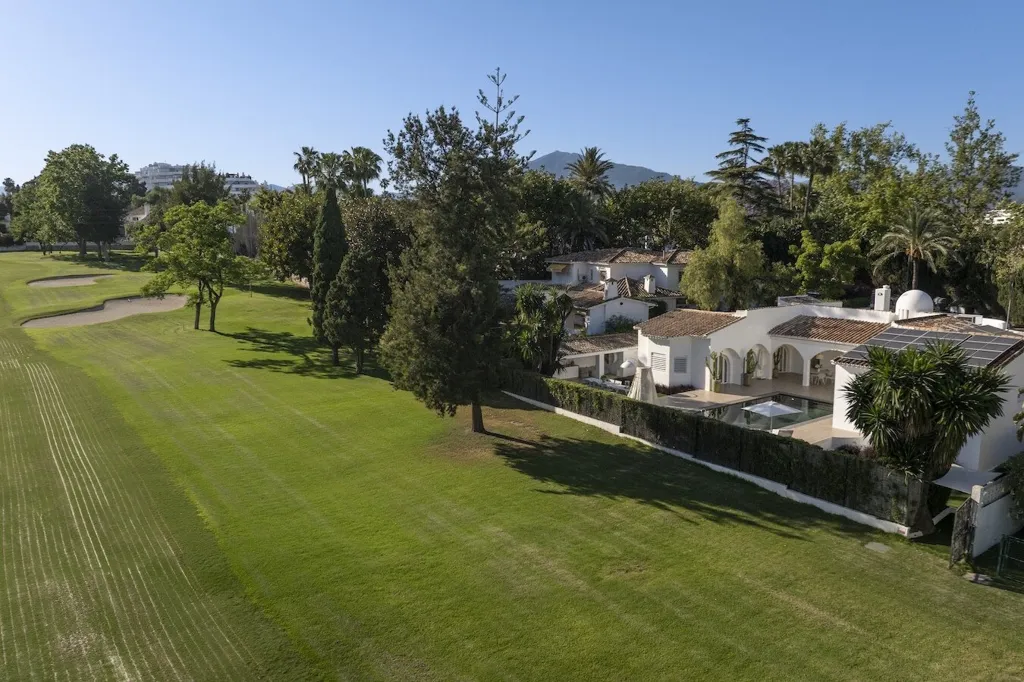 Jardin - Renovated Villa with Mountain View in Marbella