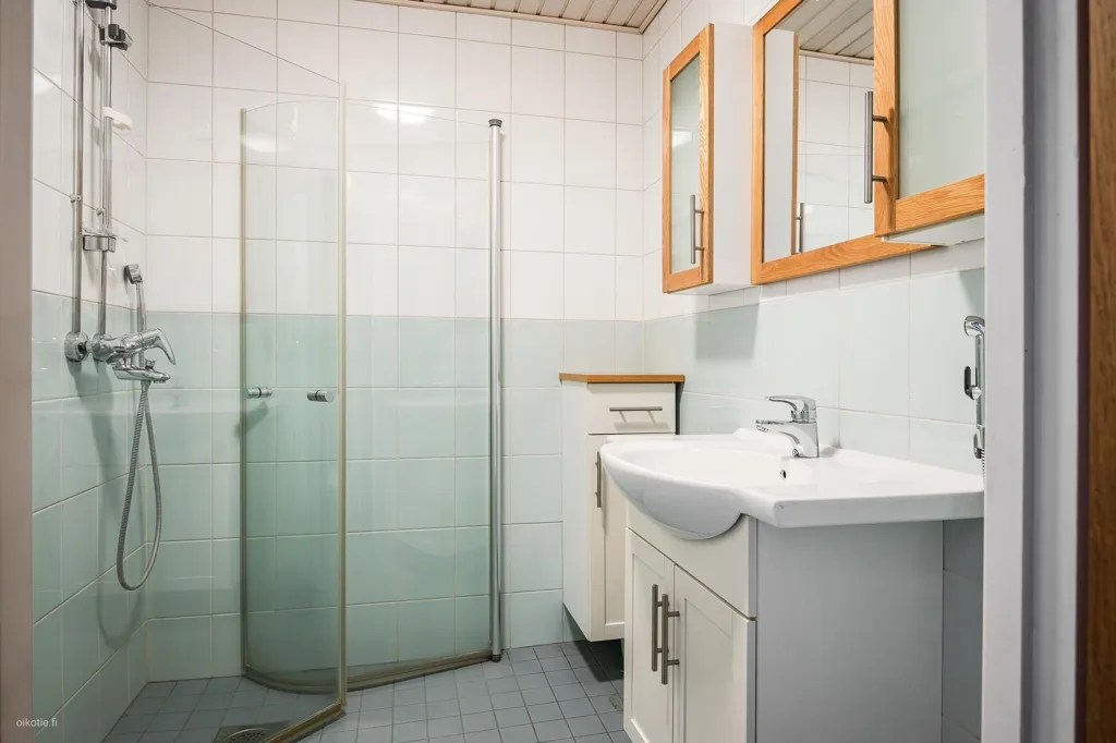 Salles de bain - Architectural Apartment with Sauna in Turku