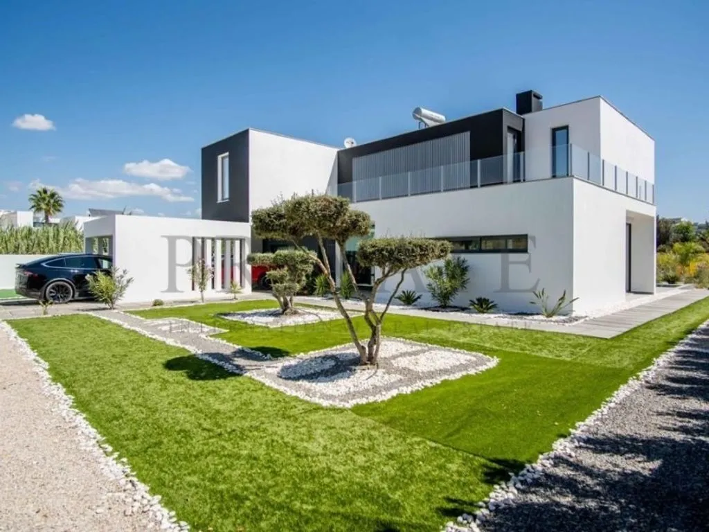 Välivaade - Contemporary Villa with Golf Views in Vilamoura