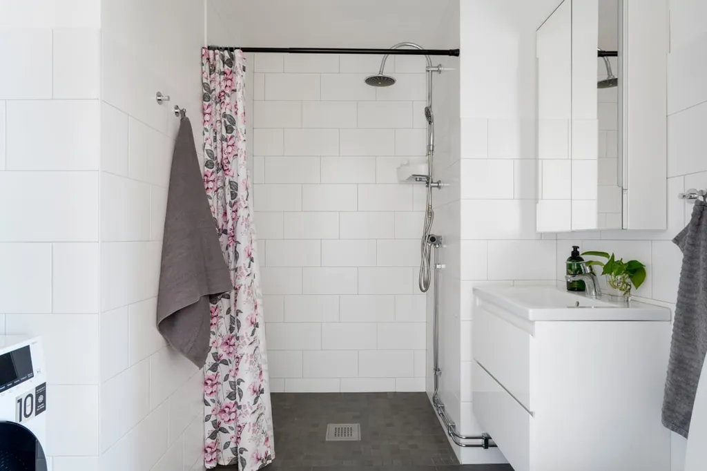 Vannitoad - Spacious 3rd Floor Flat with Balcony in Lund
