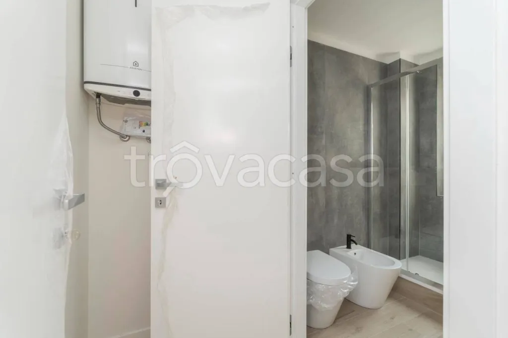 Salles de bain - Modern Loft with Dual Access in Turin