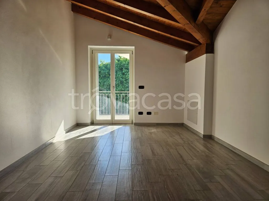 Stanze - Modern Terraced Villa with Private Garden in Oleggio