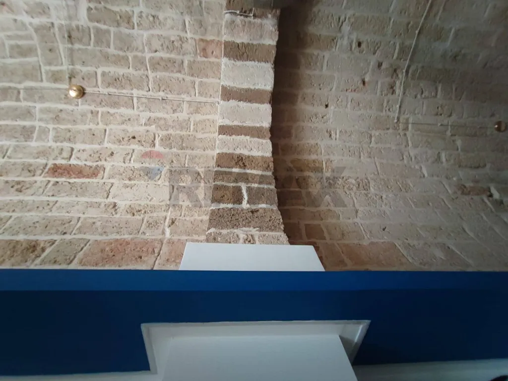 Pièces - Commercial Space with Vaulted Ceilings in Bari