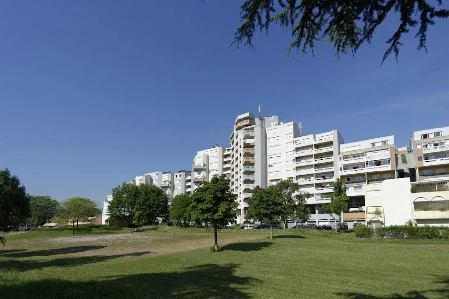 Parkimiskoht asukohas Echirolles