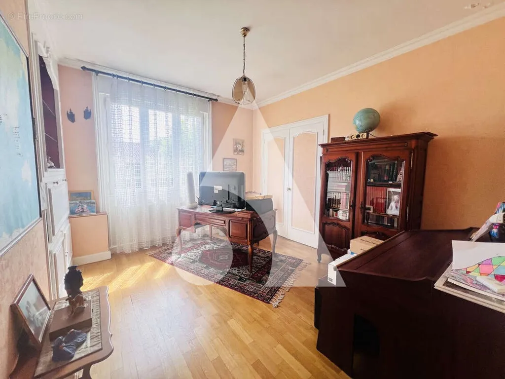 5-toaline maja asukohas Fontaines-Sur-Saone