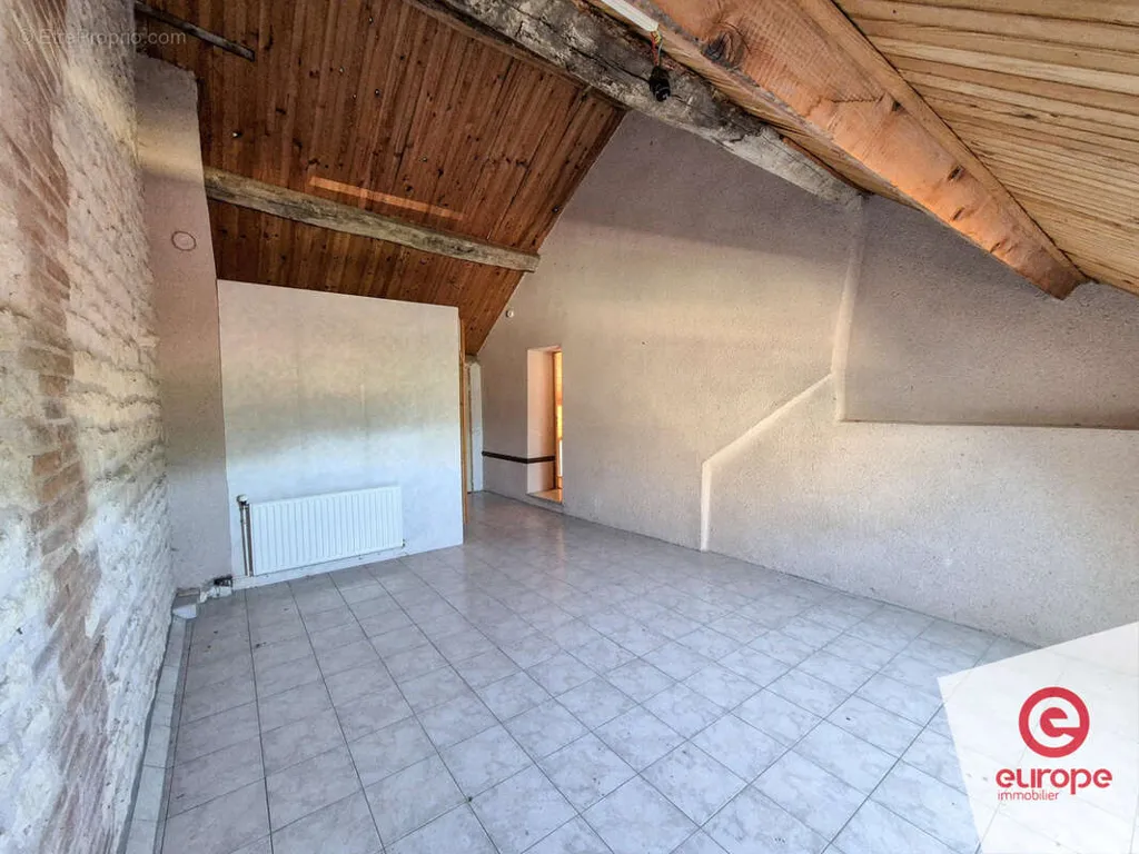 Stanze - Two-Unit House with Garden in Dornecy