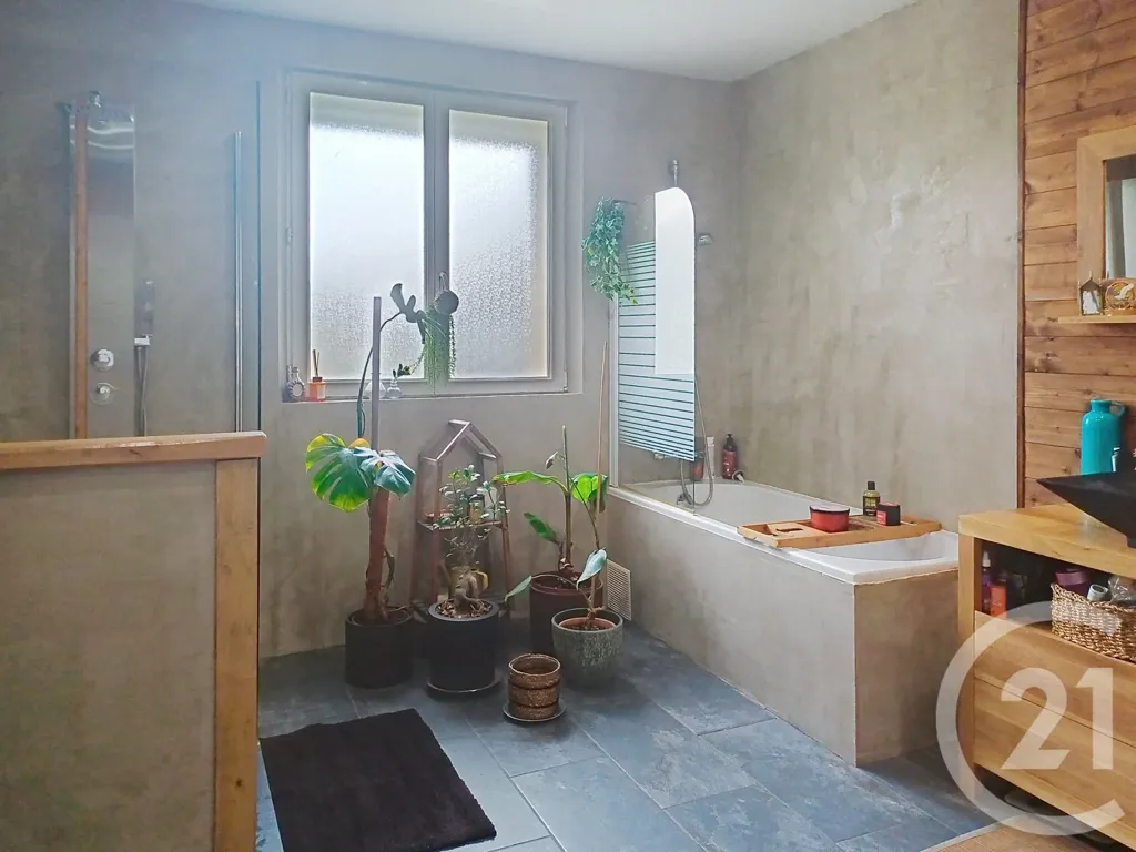 Vannitoad - Family House with Garden in Everly