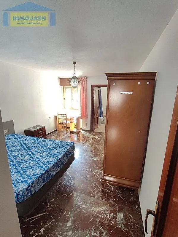 Student Flat with Pool on Avda de Madrid