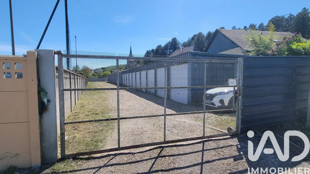 Extérieur - Ensemble de Garages avec Terrain Clôturé à Le Houlme