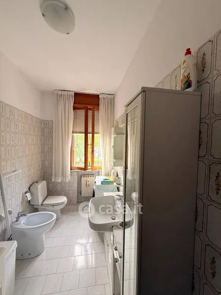 Salles de bain - Quadrilocale with Balcony in Mirandola Centre