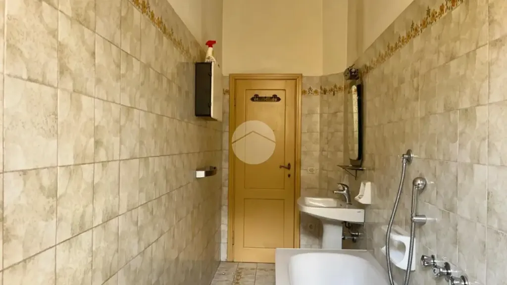 Salles de bain - 5-Room Apartment with Balcony in Florence