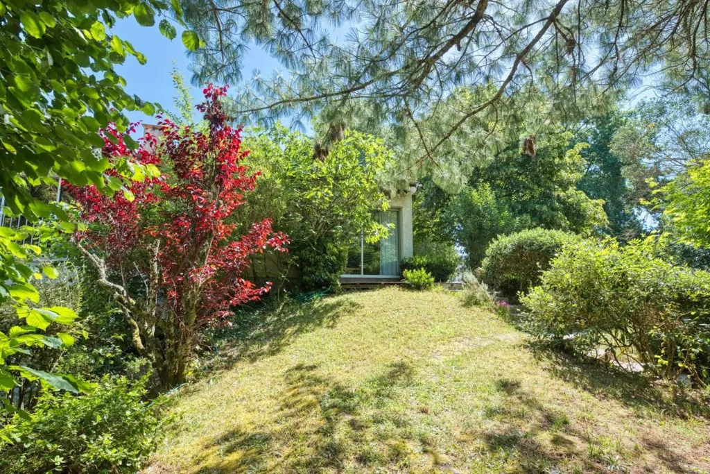 Giardino - Architectural House with Patio near Pessac