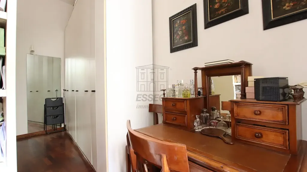 Bureau - Historic Apartment with Terrace in Lucca