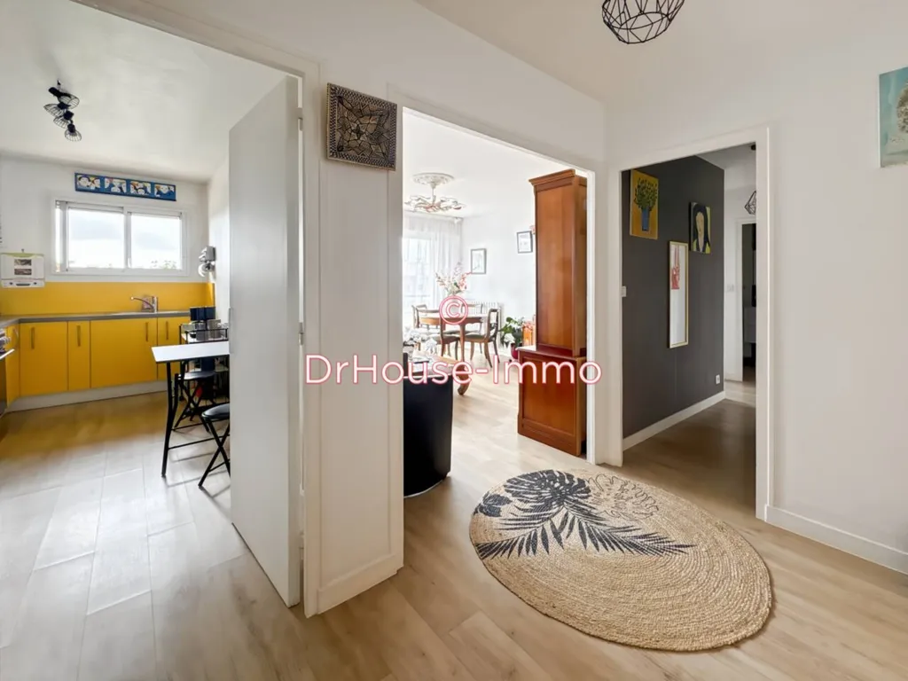 Esik - Bright 2-Bedroom Apartment with Balcony in Le Mans