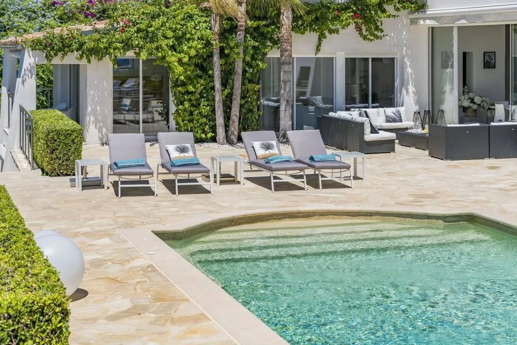 Piscine - Villa Luxueuse avec Piscine à Cannes