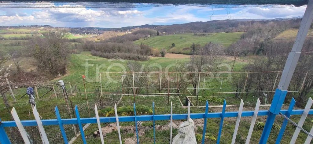 Rõdu - Semi-detached House with Garden in Monastero di Vasco