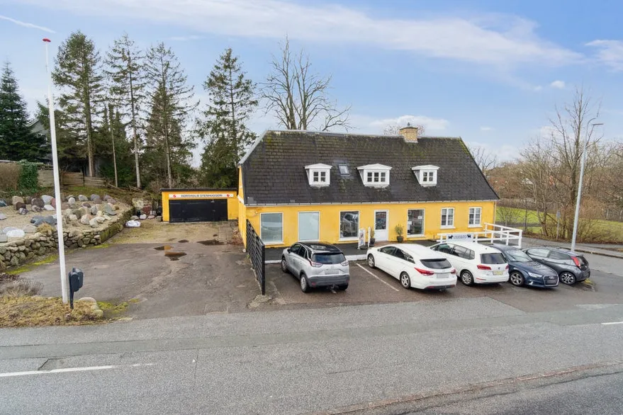 Esterno - Mixed-Use Property with Development Potential in Hørsholm