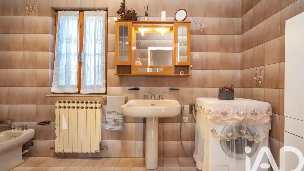 Bagni - Villa with Garden in Crescentino