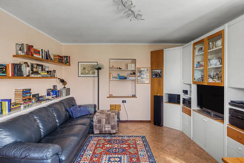 Elutuba - Multi-Level Apartment with Mansard in Luino