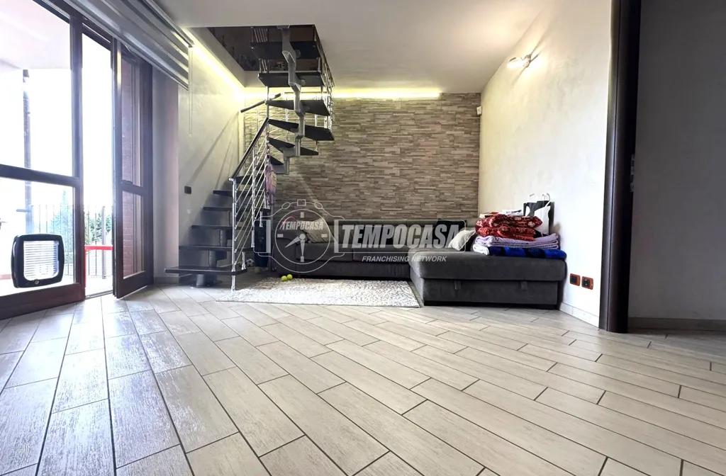 Elutuba - Modern Apartment with Triple Aspect View in Givoletto