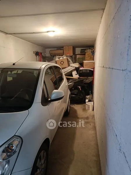 Garage - Restored Apartment with Balconies in Como Borghi