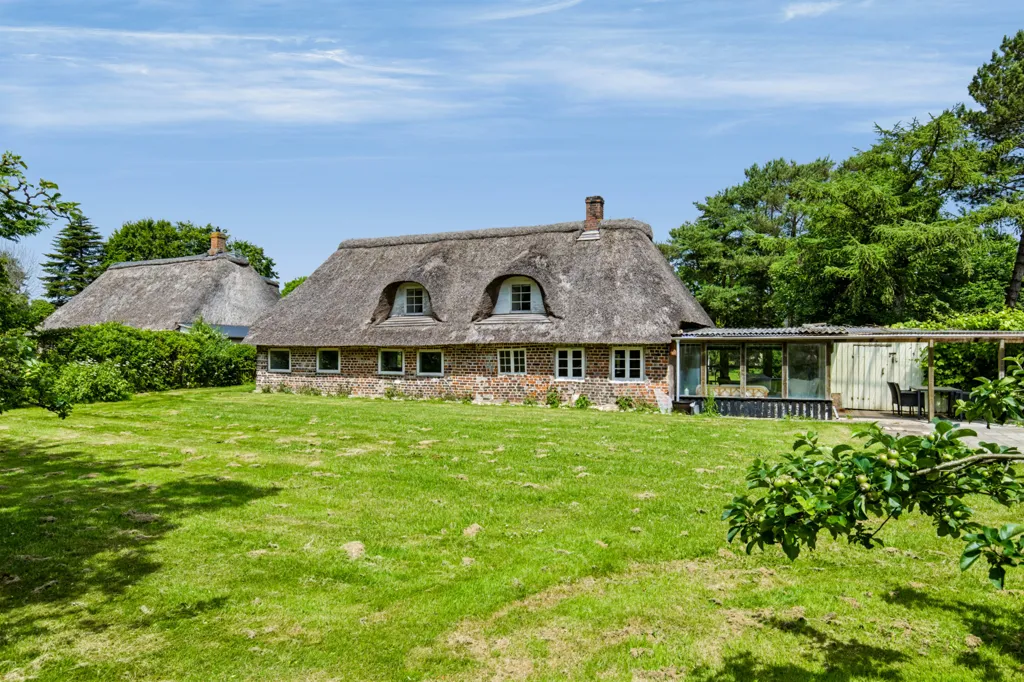 Exterior - Historic Villa with Garden in Højer