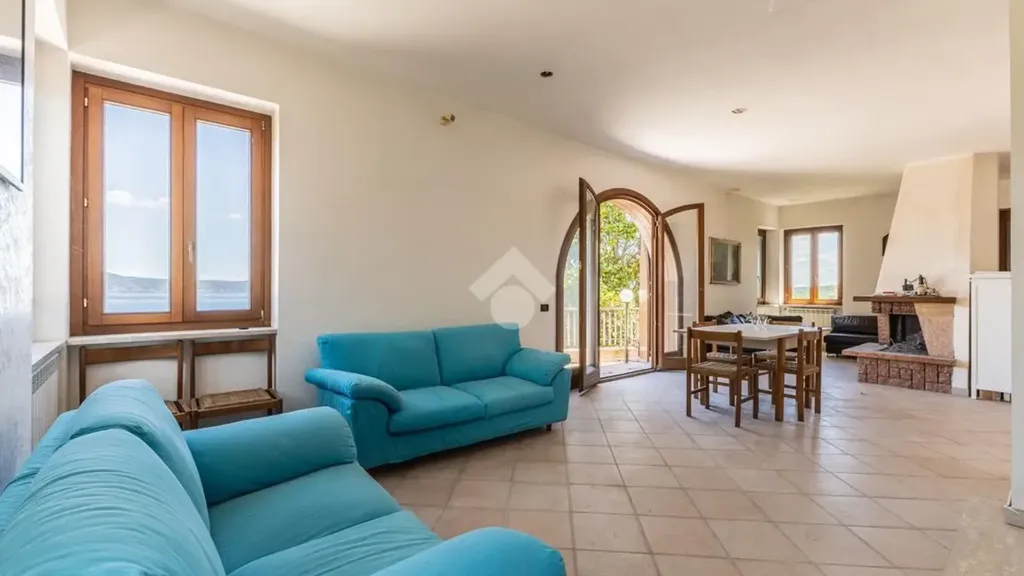 Living Room - Villa with Lake View in Bracciano