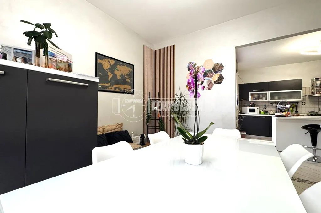 Söögituba - Modern Apartment with Triple Aspect View in Givoletto