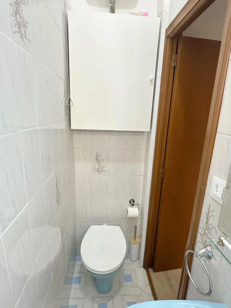 Vannitoad - 2-Bedroom Flat with High Ceilings in Adelfas