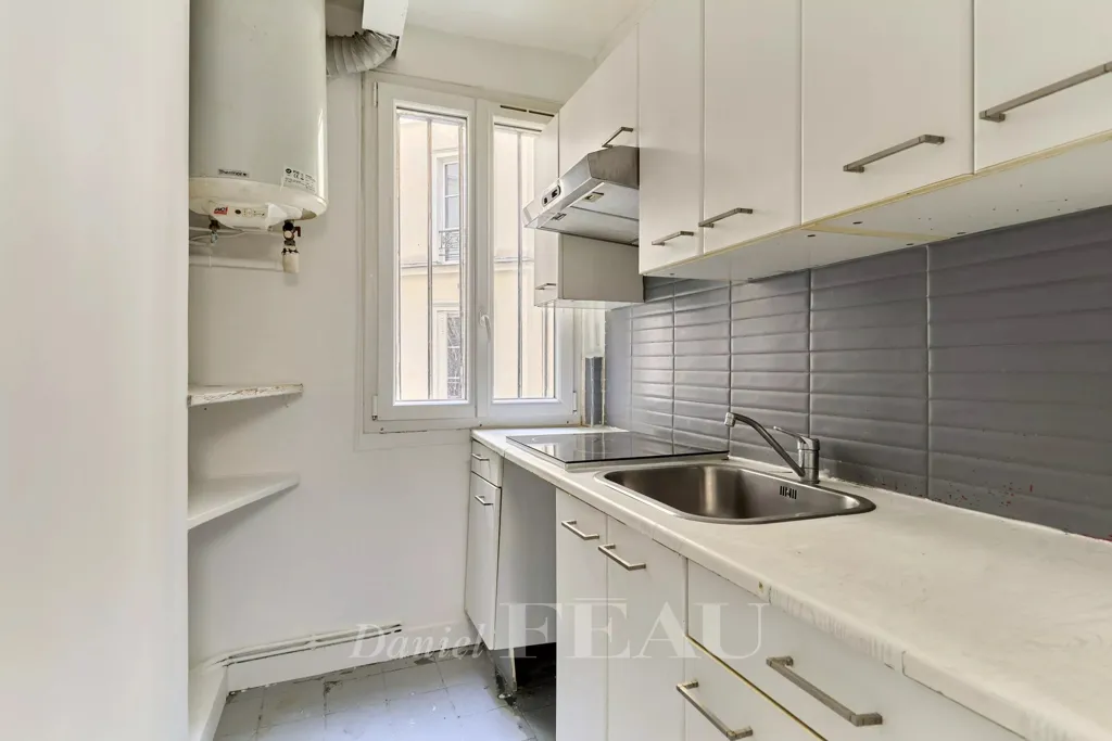 Kitchen - 2 Bedroom Flat with Lift in Paris 17th