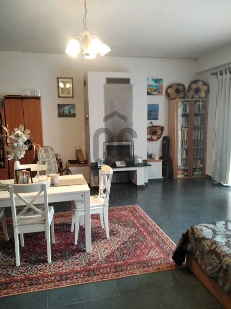 Elutuba - Multi-Generational House with Workshop in Székesfehérvár