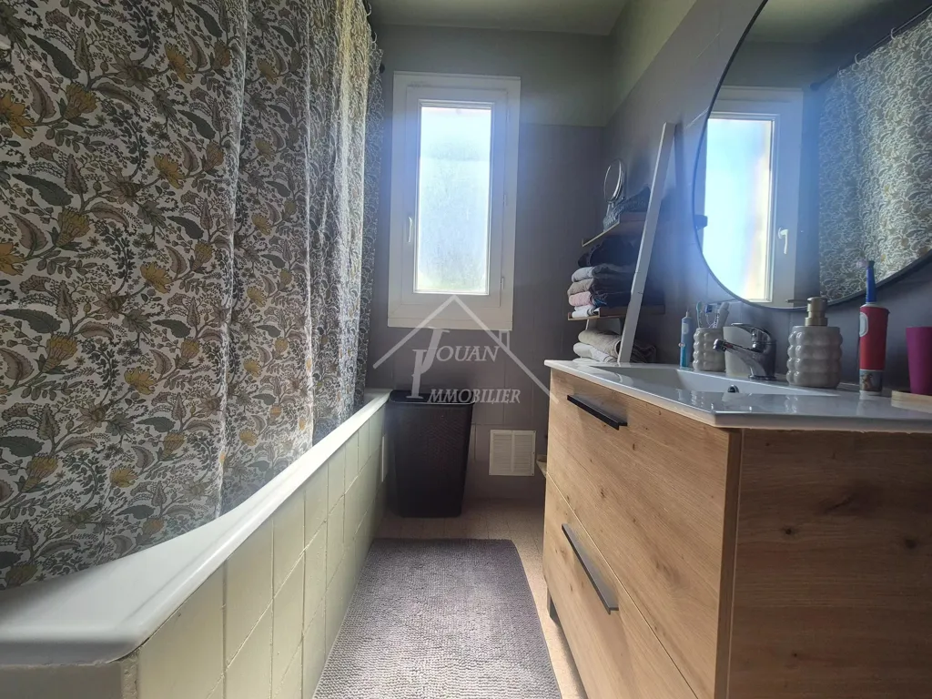 Salles de bain - Maison avec Terrain et Vue Rivière à Jenzat
