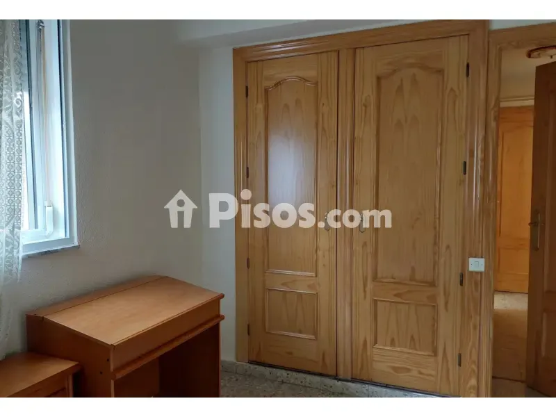 Dormitorios - Piso exterior con balcón en Calle de García de Loaysa