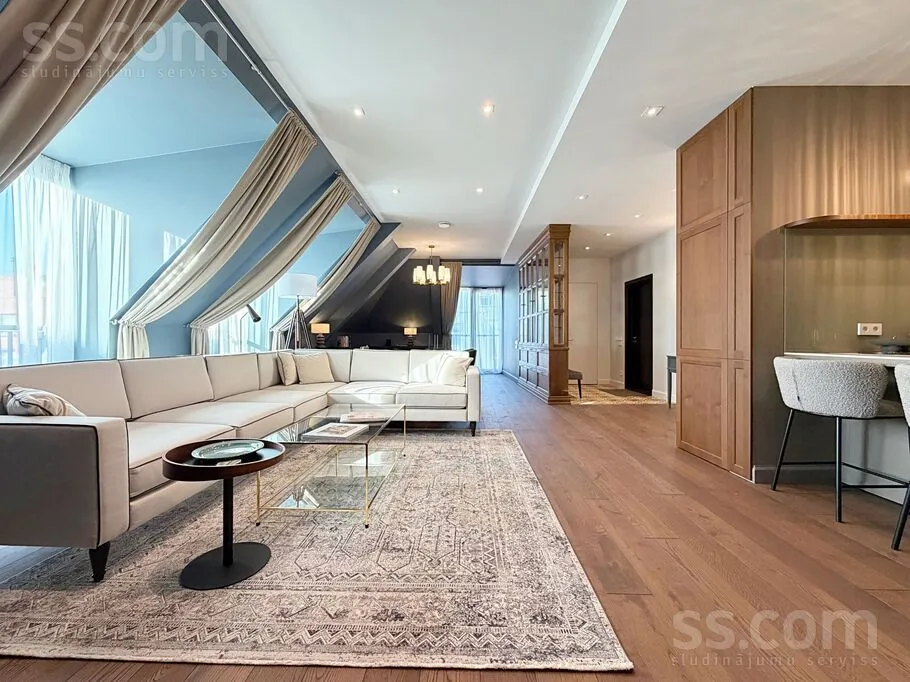 Séjour - Luxury 4-Bedroom Apartment with Balcony in Riga Centre