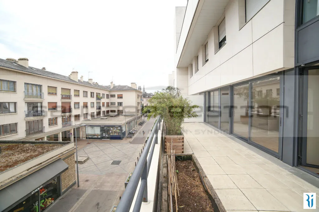 Rõdu - 2-Bed Flat with Terrace in Rouen Centre