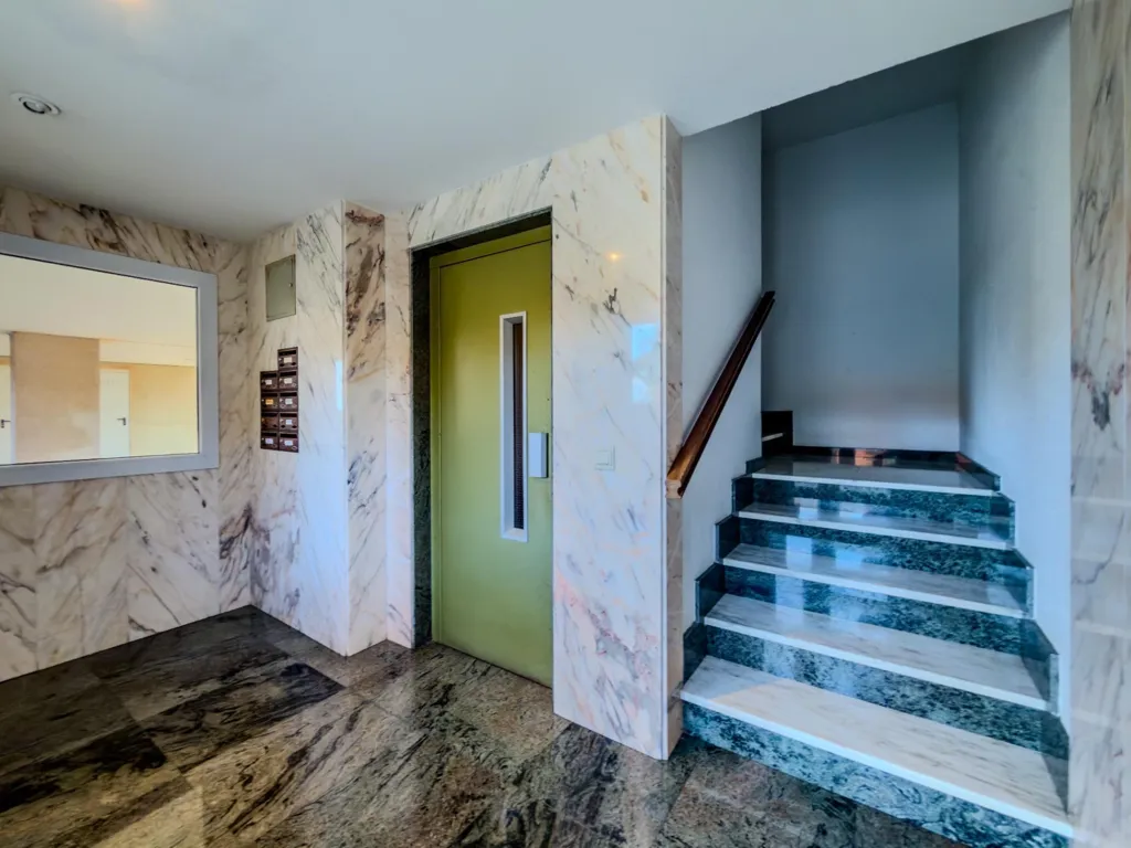 Esik - Modern Flat with Sea View in Valdenoja, Santander