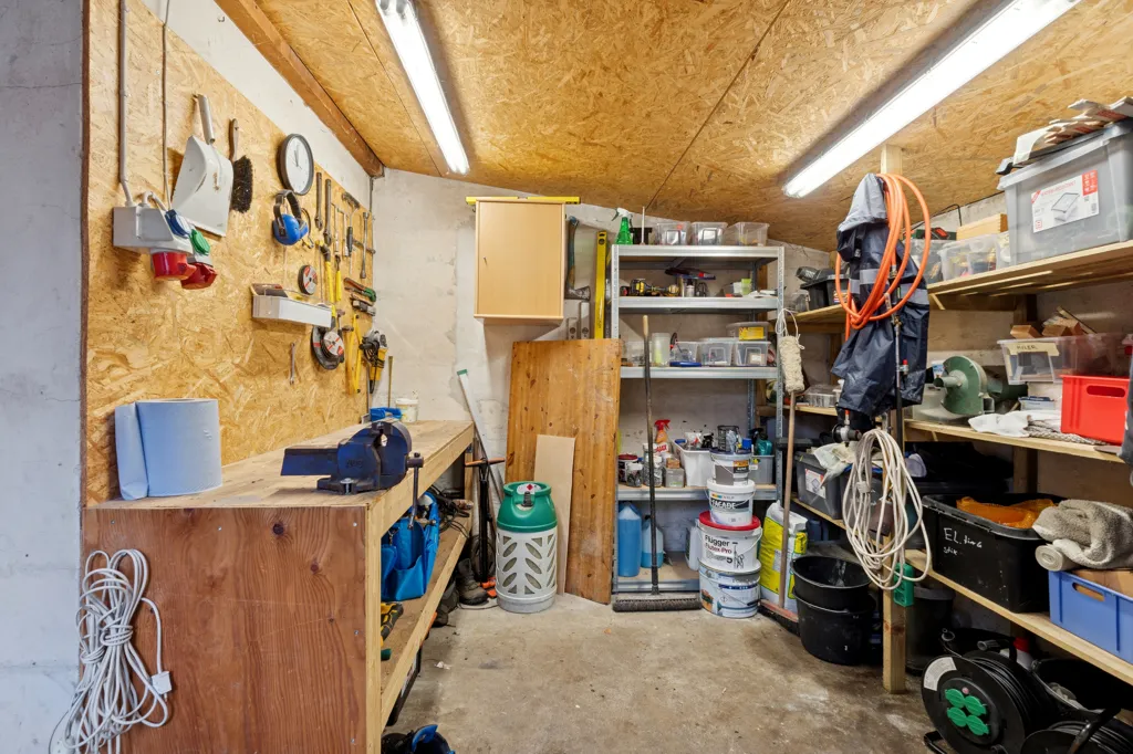 Garage - Villa with Garden View in Glamsbjerg