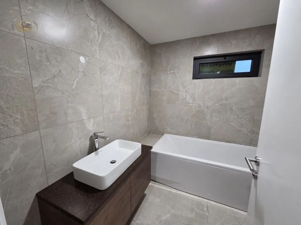 Salles de bain - Luxury Semidetached House with Garden in Aradas