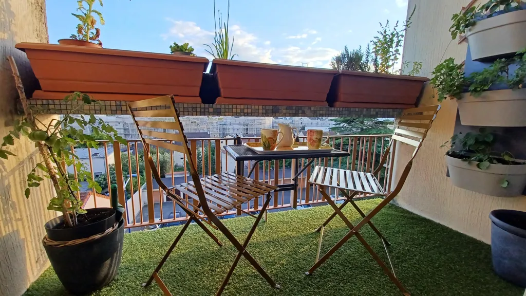 Rõdu - Renovated Flat with Balcony in Drancy Centre