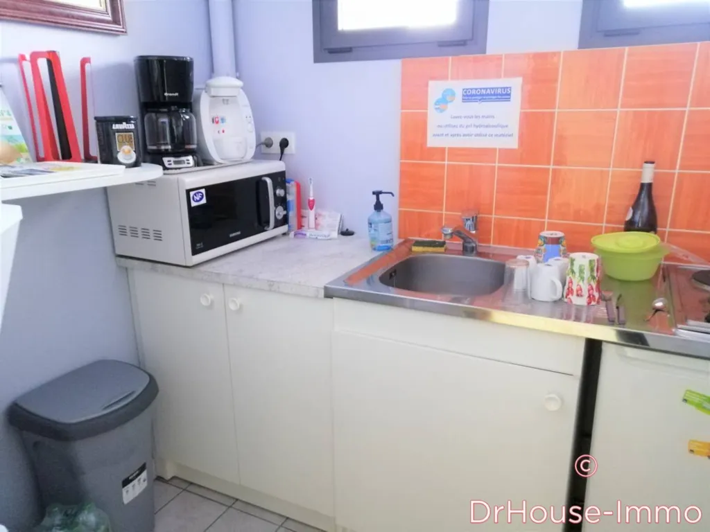 Cuisine - Bâtiment avec Panneaux Photovoltaïques à Gorron