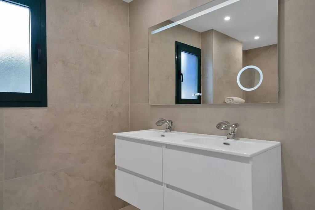 Salles de bain - 4-Bedroom Apartment with East Views in San Pedro de Alcántara