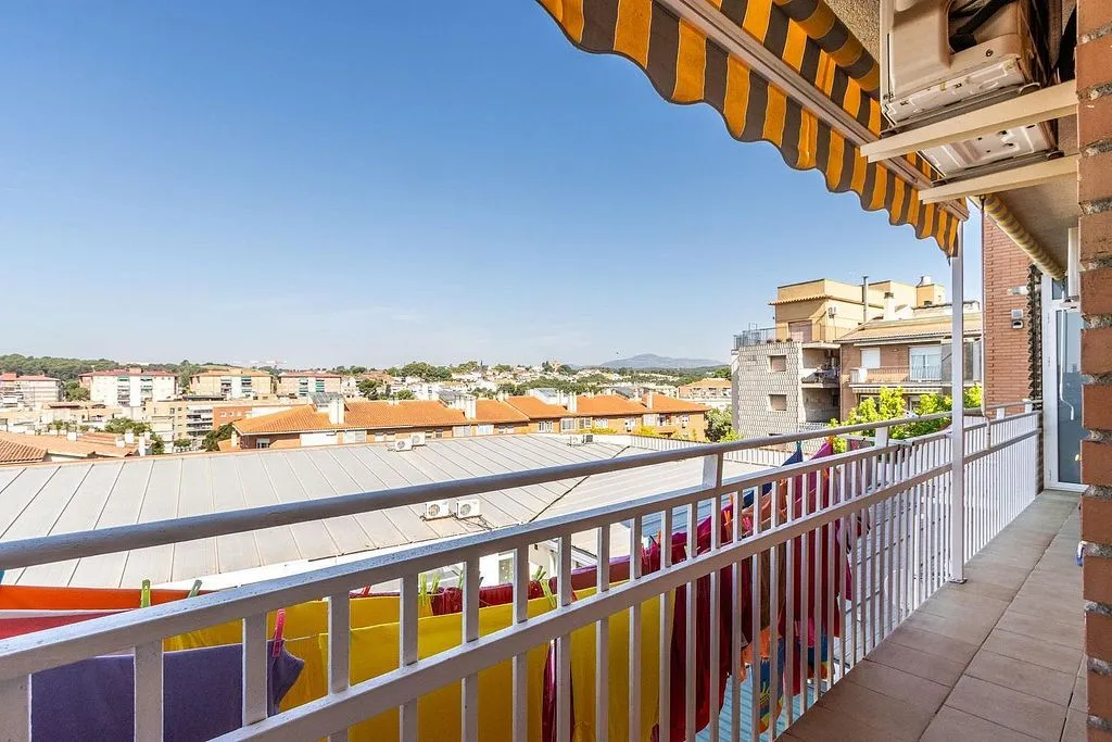 Reformed Apartment with Terrace in Polinyà