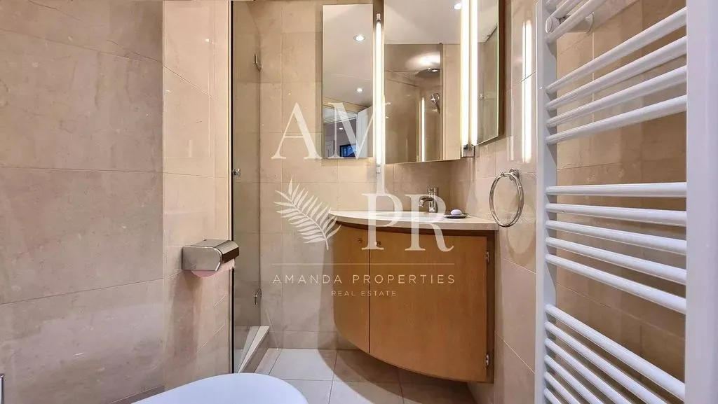 Vannitoad - Luxury Flat with Sea View in Cannes