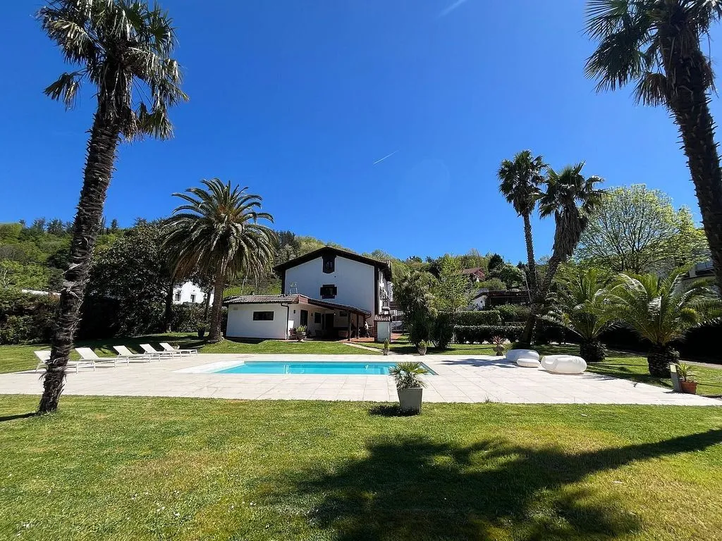 Bassein - Chalet with Pool in Usurbil