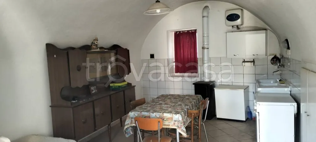 Cuisine - Rustic House with Private Garden near Busca