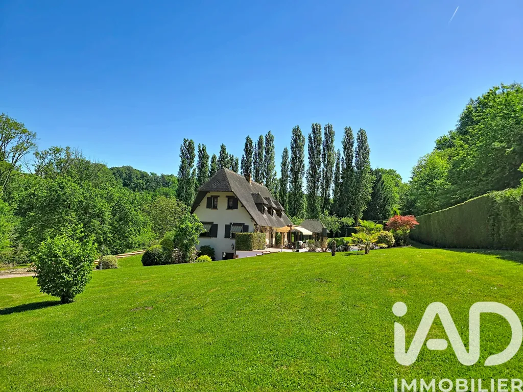 Jardin - Maison Traditionnelle avec Piscine à Saint-Germain-de-Pasquier